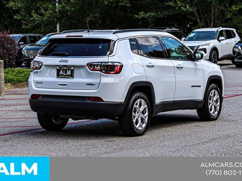Used 2024 Jeep Compass Latitude AWD/4WD image 7