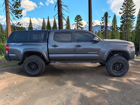 Used 2017 Toyota Tacoma TRD Sport w/ Tow Package (A/T) AWD/4WD image 7