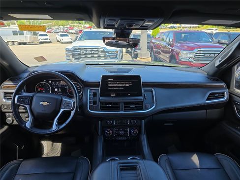 Used 2021 Chevrolet Suburban Premier w/ Premium Package AWD/4WD image 17