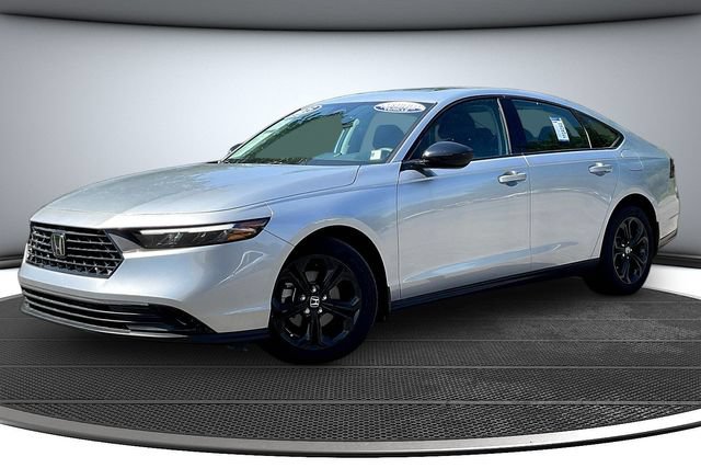 Used 2025 Honda Accord SE image 1