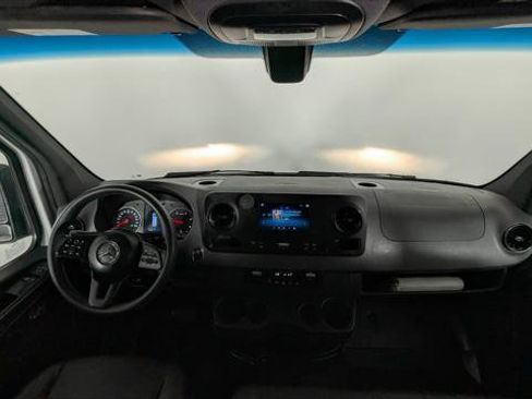 Used 2022 Mercedes-Benz Sprinter 2500 image 21