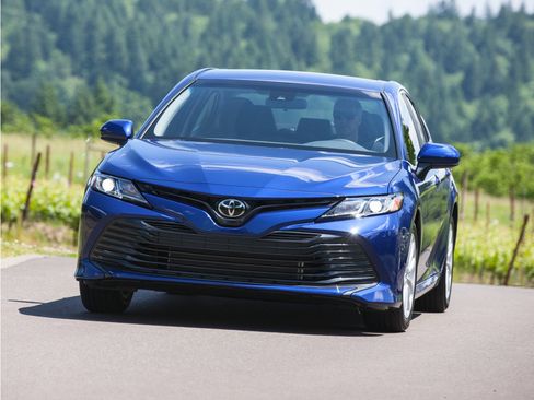 Certified 2018 Toyota Camry LE FWD image 1