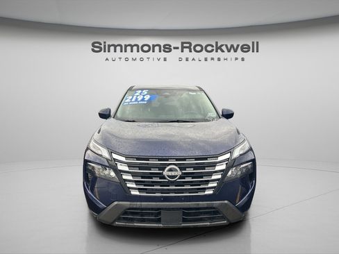 Used 2025 Nissan Rogue SV image 1
