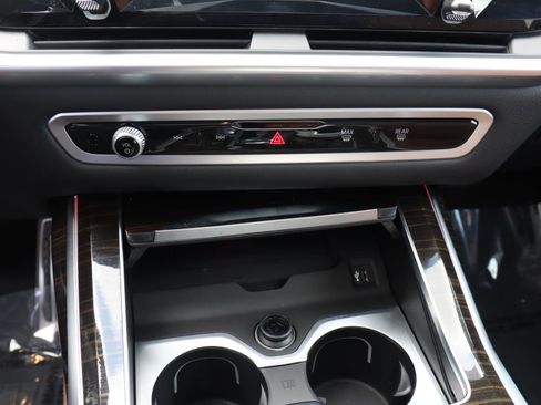 Used 2024 BMW X7 M60i w/ Executive Package image 26