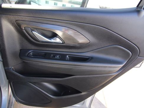 Used 2024 GMC Terrain SLE image 39