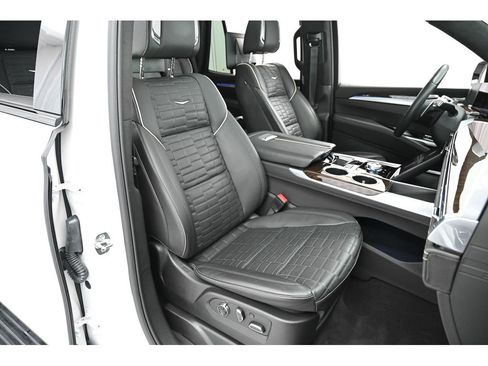 Used 2025 Cadillac Escalade Sport Platinum image 18