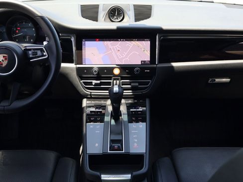 Certified 2025 Porsche Macan AWD/4WD image 20