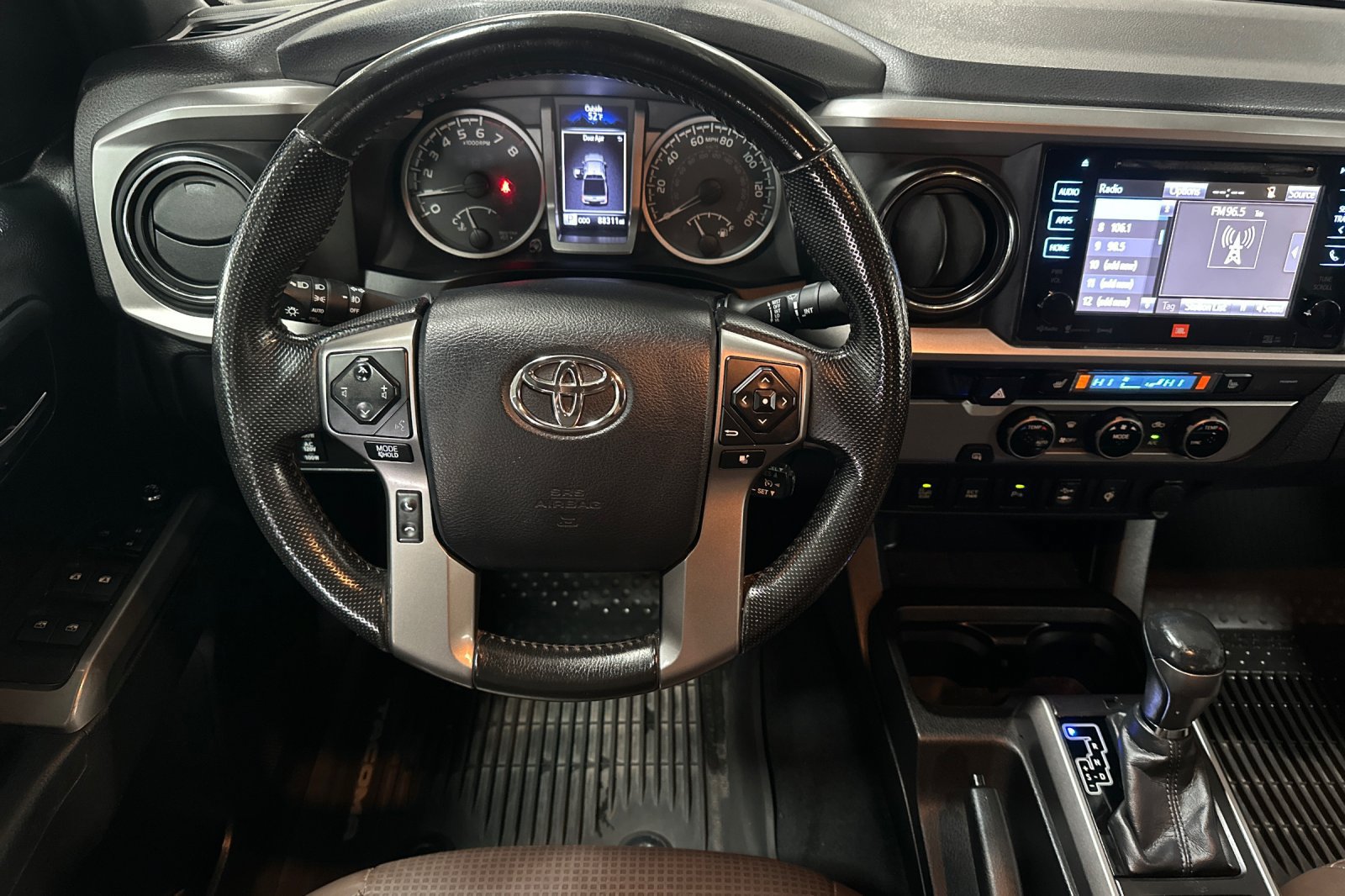 Used 2016 Toyota Tacoma Limited w/ Towing Package RWD image 16
