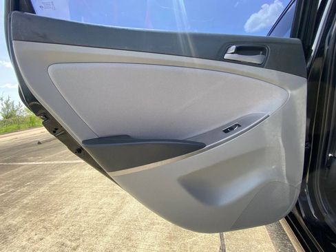 Used 2015 Hyundai Accent GLS FWD image 21