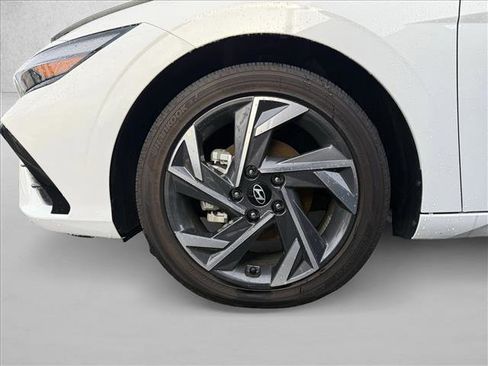 Used 2024 Hyundai Elantra Limited image 14