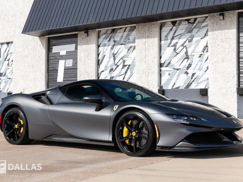 Used 2025 Ferrari SF90 Spider image 22