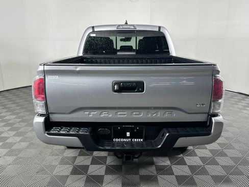 Used 2020 Toyota Tacoma TRD Sport AWD/4WD image 4
