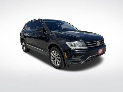 Used 2018 Volkswagen Tiguan SE FWD image 2