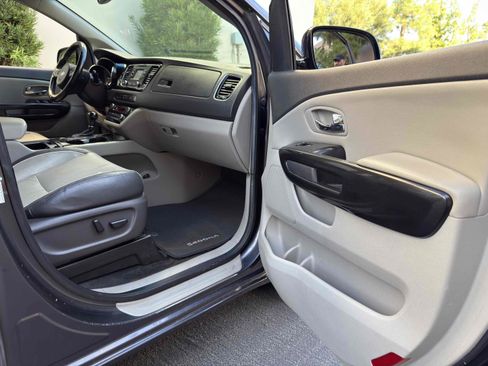 Used 2016 Kia Sedona EX image 49