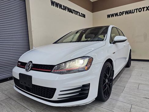 Used 2017 Volkswagen GTI SE image 2
