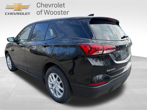 Used 2023 Chevrolet Equinox LS w/ LS Convenience Package image 3