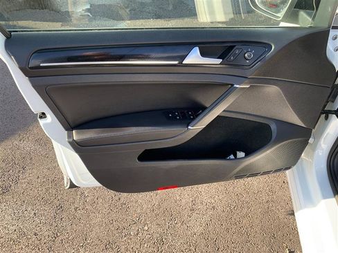 Used 2017 Volkswagen Golf 4-Door image 34