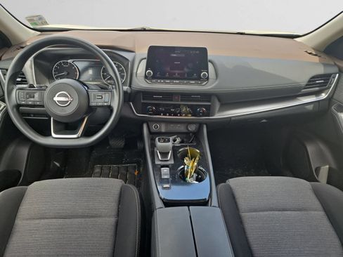 Used 2023 Nissan Rogue SV image 10