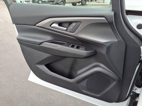 New 2026 Chevrolet Equinox EV LT image 8