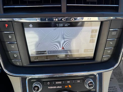 Used 2017 Lincoln Continental Reserve w/ Technology Package image 23