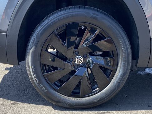 Used 2024 Volkswagen Atlas SE FWD image 9