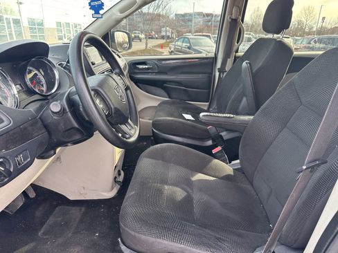 Used 2020 Dodge Grand Caravan SE image 6