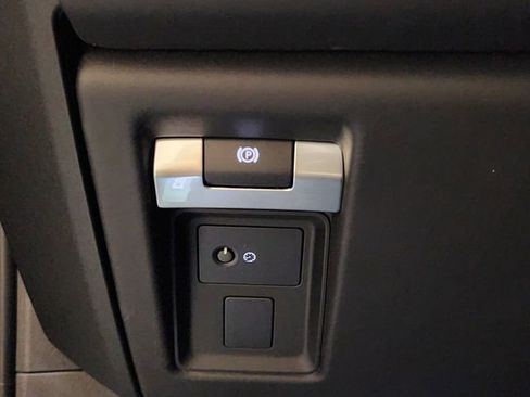 New 2026 Land Rover Defender 110 OCTA AWD/4WD image 21
