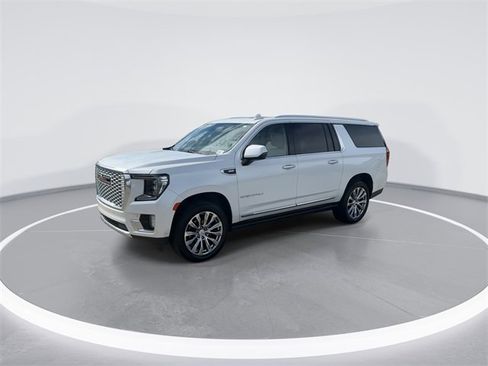 Used 2023 GMC Yukon XL Denali w/ Denali Reserve Package image 3