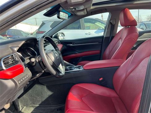 Used 2018 Toyota Camry XSE image 15