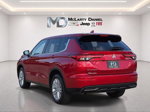 Used 2024 Mitsubishi Outlander ES FWD image 4
