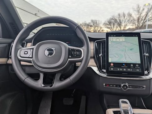 Used 2025 Volvo XC90 B6 Plus image 16