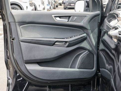 Used 2020 Ford Edge SEL w/ Convenience Package image 4