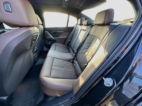 New 2027 BMW 550e xDrive w/ Executive Package AWD/4WD image 17