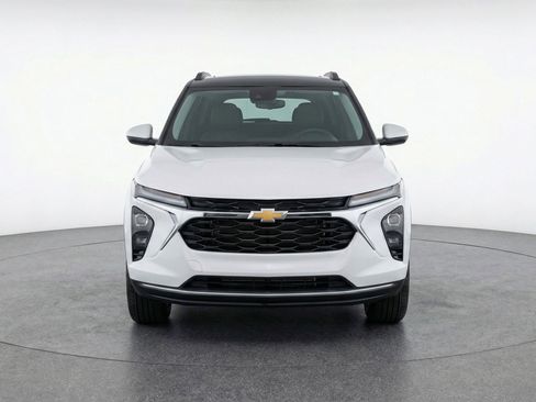 Used 2025 Chevrolet TrailBlazer LT image 2