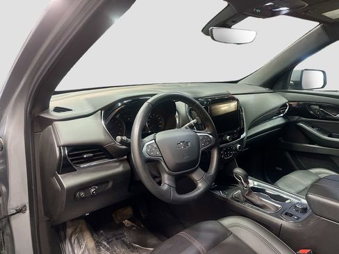 Used 2023 Chevrolet Traverse RS image 9