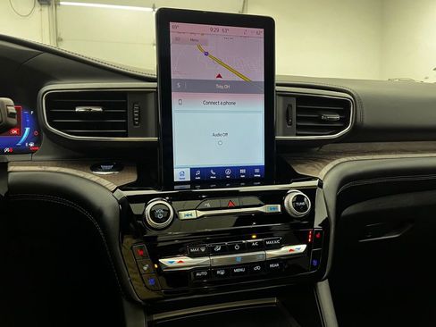 Used 2023 Ford Explorer Platinum w/ Technology Package image 27