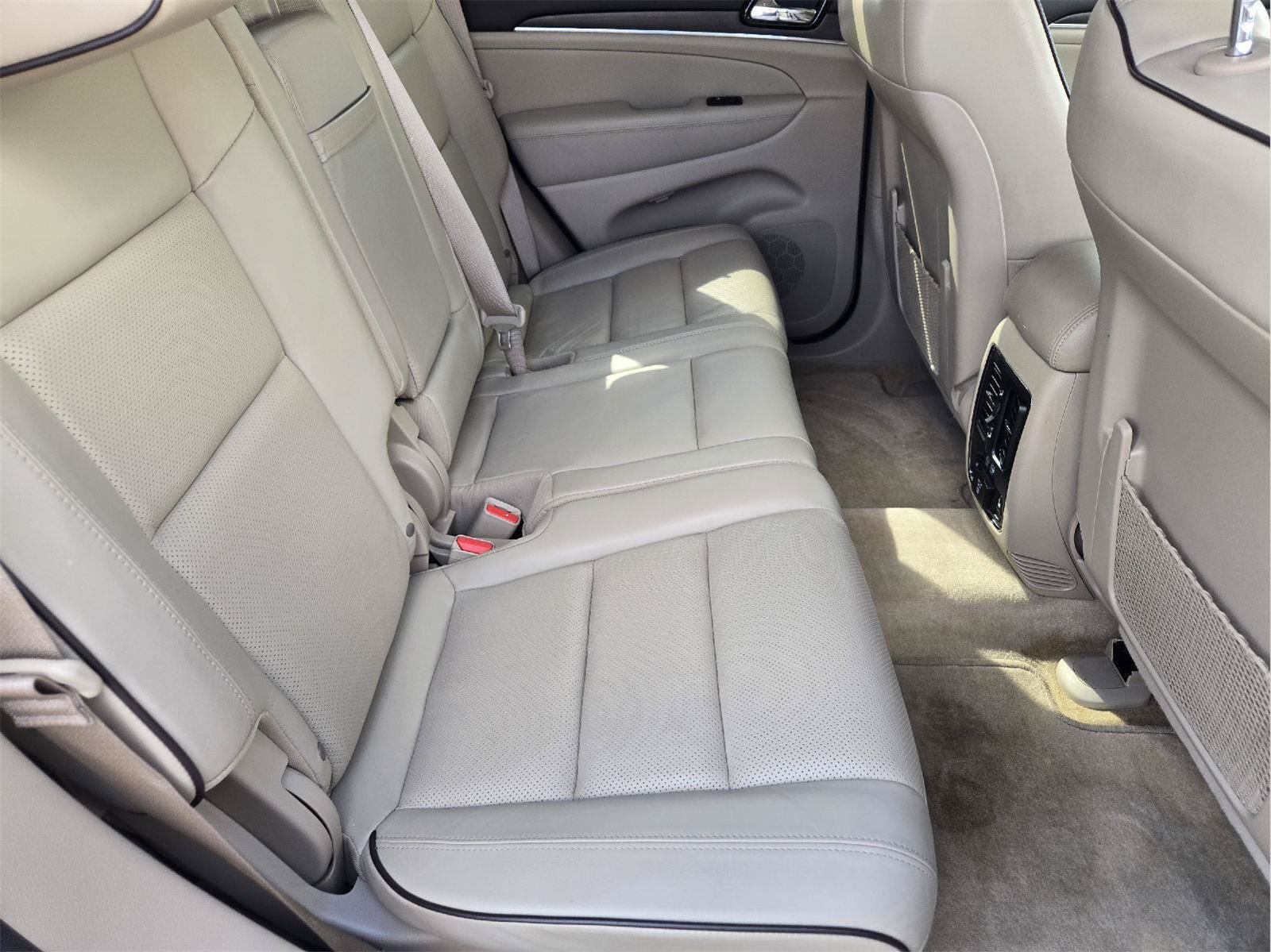 Used 2019 Jeep Grand Cherokee Overland RWD image 30