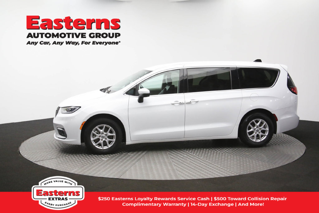 Used 2023 Chrysler Pacifica Touring-L FWD image 58
