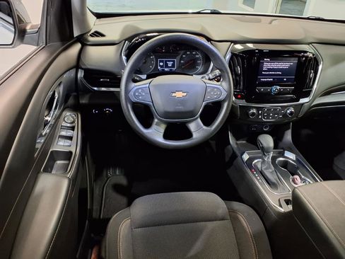 Used 2021 Chevrolet Traverse LS AWD/4WD image 9