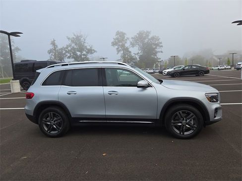 New 2026 Mercedes-Benz GLB 250 4MATIC image 2