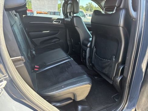 Used 2018 Jeep Grand Cherokee Altitude AWD/4WD image 12