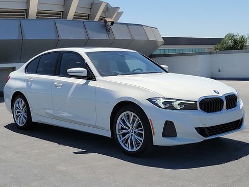 Used 2023 BMW 330i Sedan w/ Premium Package RWD image 4