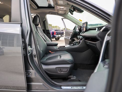 Used 2024 Toyota RAV4 Limited AWD/4WD image 43