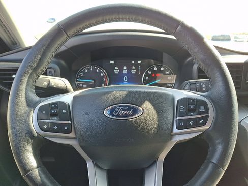 Used 2023 Ford Explorer XLT AWD/4WD image 19