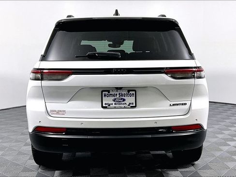 Used 2024 Jeep Grand Cherokee Limited w/ Black Appearance Package RWD image 4