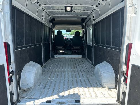Used 2024 RAM ProMaster 2500 w/ Convenience Group image 11