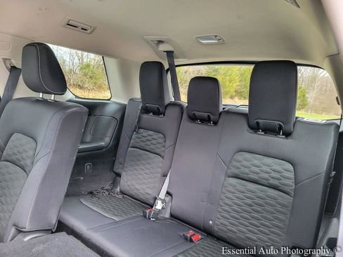 Used 2024 Nissan Pathfinder SV image 11