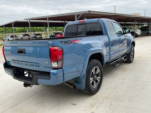 Used 2019 Toyota Tacoma TRD Sport w/ TRD Premium Sport Package AWD/4WD image 8