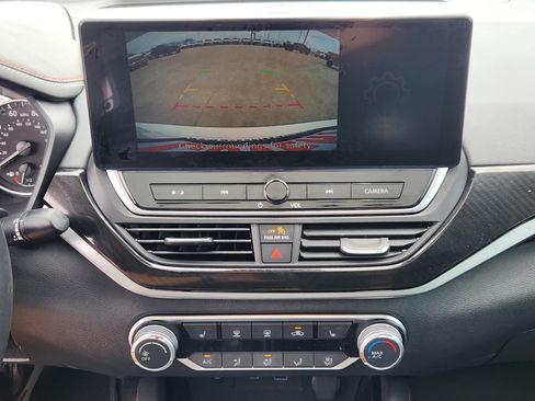 Used 2024 Nissan Altima 2.5 SR FWD image 19
