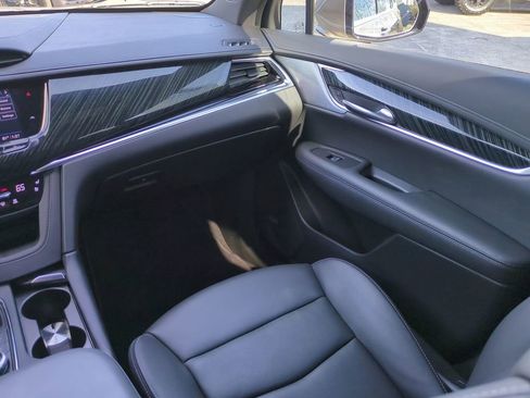 Used 2023 Cadillac XT6 Premium Luxury w/ Technology Package image 17